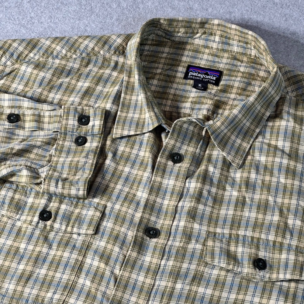 Patagonia Men's XL Long-Sleeved Organic Cotton Shirt Button-down Tan Green Plaid